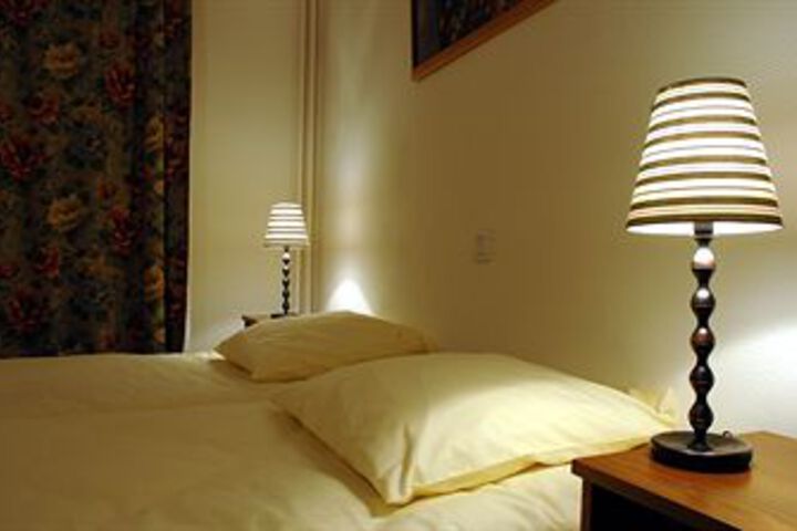 Room 8 of 17