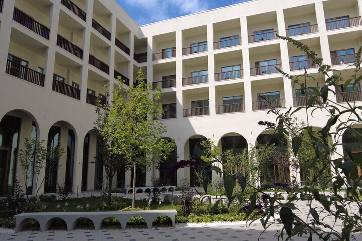 Hotel Exterior 94 of 95