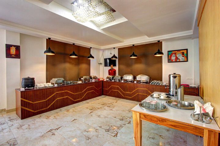 Dining 67 of 76