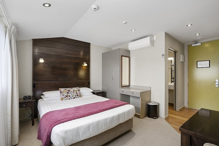 Room 10 of 42