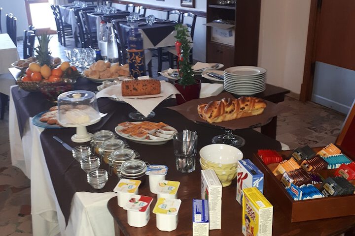Breakfast/Coffee Service 21 of 47