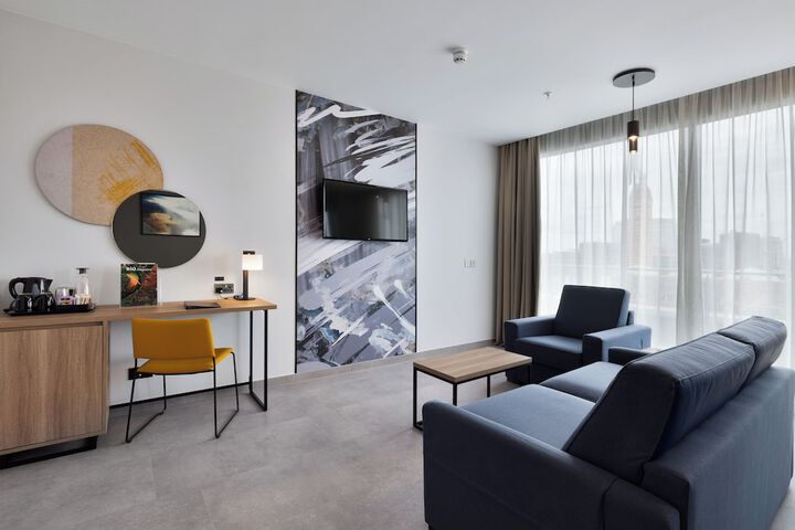 Room 30 of 106