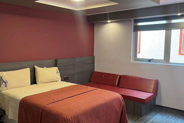 Room 9 of 13