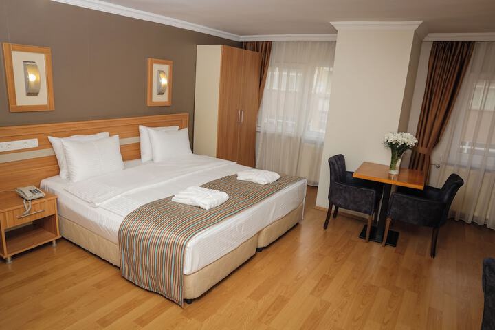 Room 17 of 28