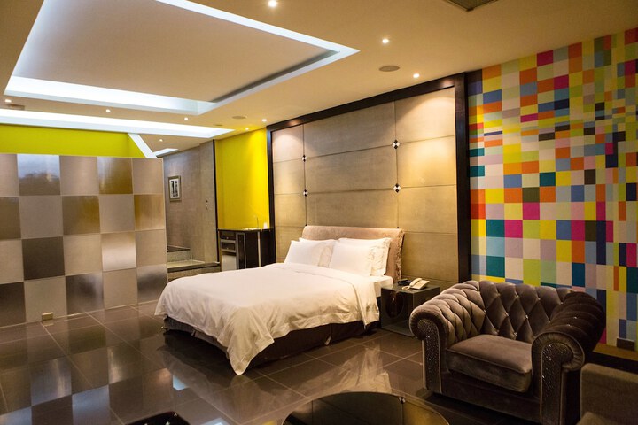 Room 27 of 62