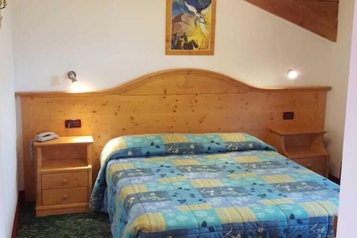 Room 7 of 37