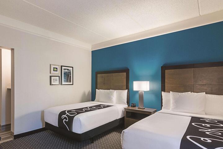 1 King Bed Mobility Hearing Impaired Accessible Room (24 of 24)