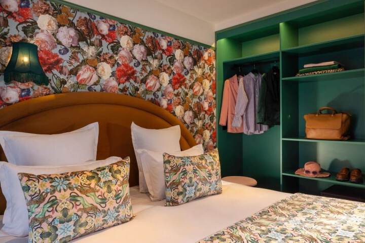 Room 40 of 65