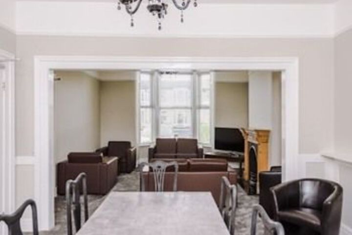 Dining 16 of 17