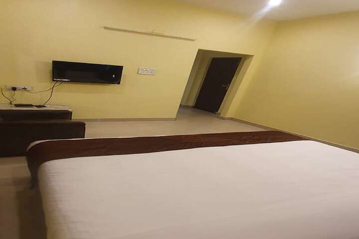 Room 6 of 17