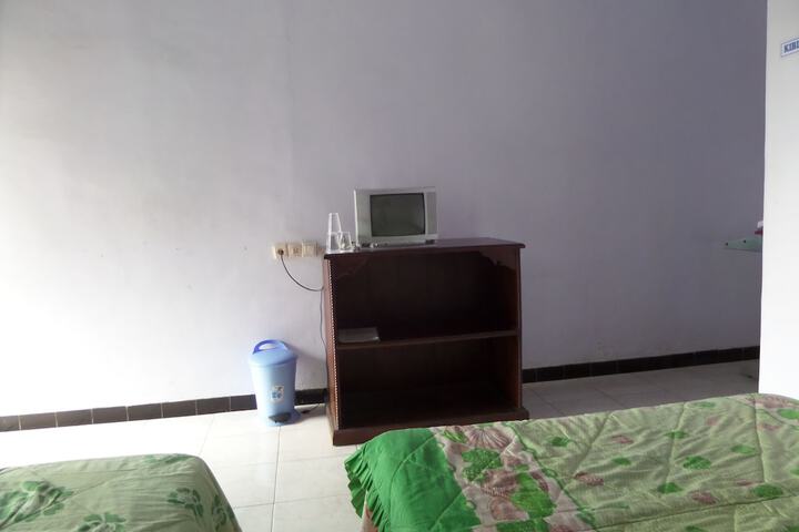 Room 2 of 48