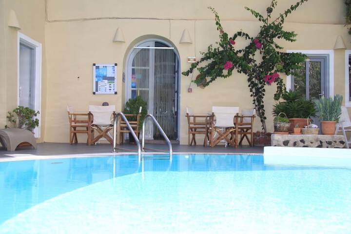 Hotel Pool