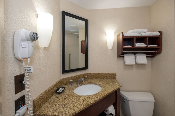 2 Double Beds (7 of 16)