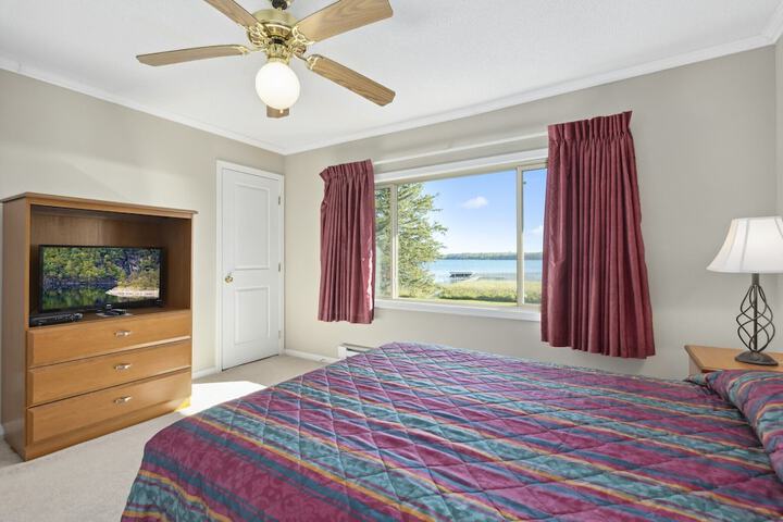 Room 4 of 40