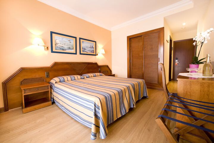 Room 8 of 48