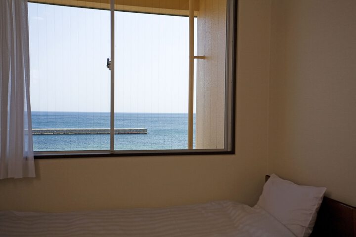 Room 4 of 15