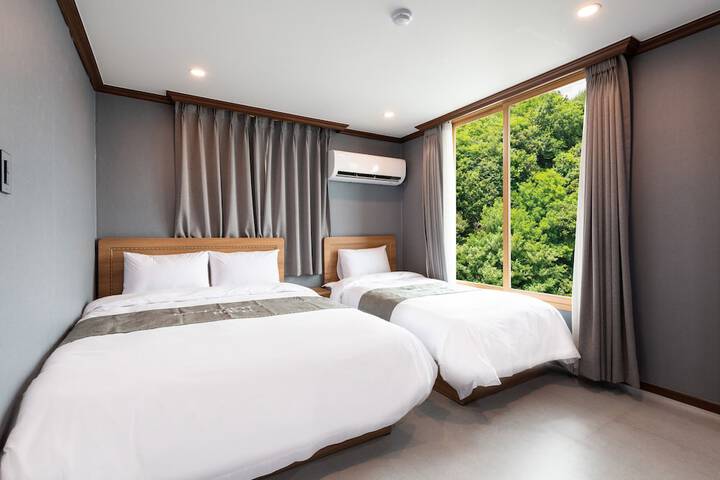 Room 8 of 27
