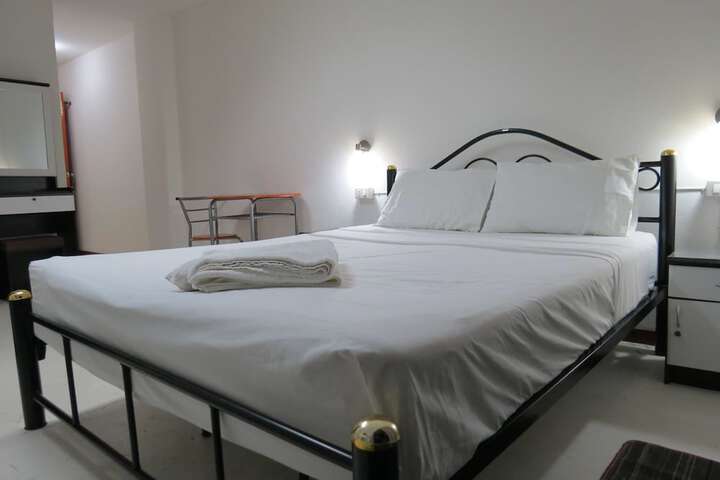 Room 8 of 16