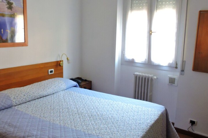 Room 11 of 21