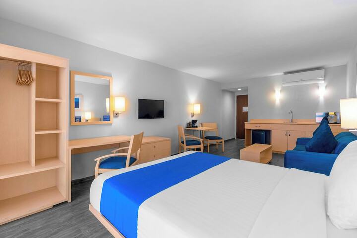 Room 32 of 67