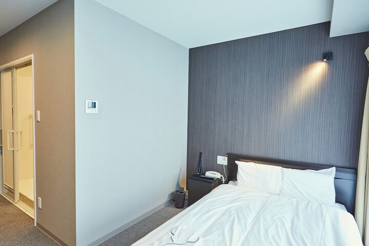 Room 9 of 97