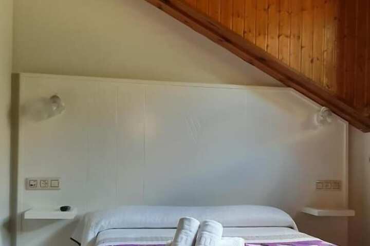 Room 6 of 25