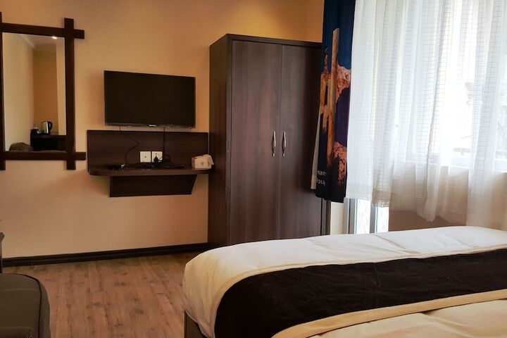 Room 2 of 42