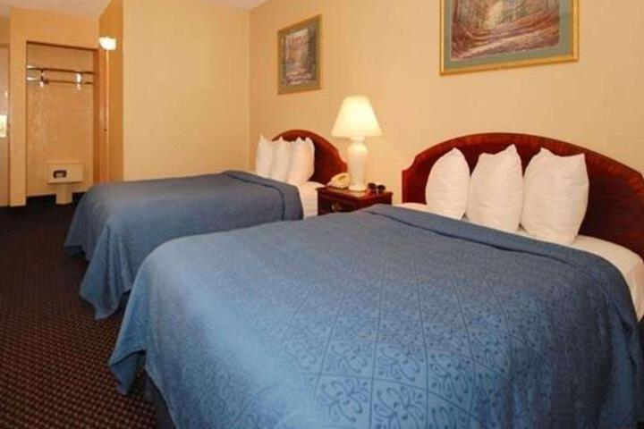 2 Double Beds (5 of 7)