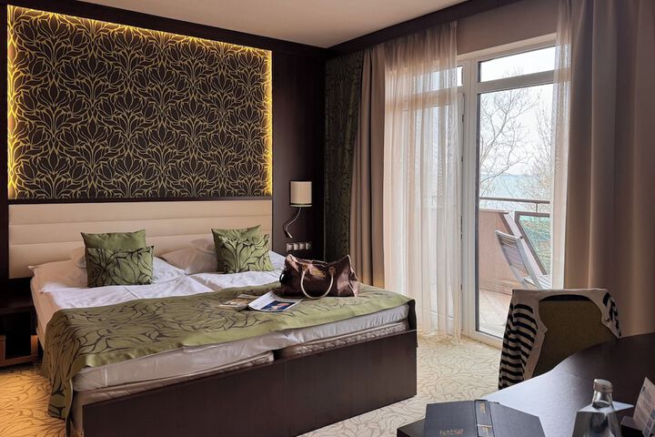Room 20 of 76