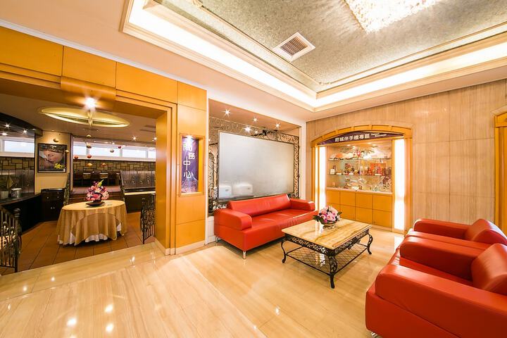 Entrance & Lobby