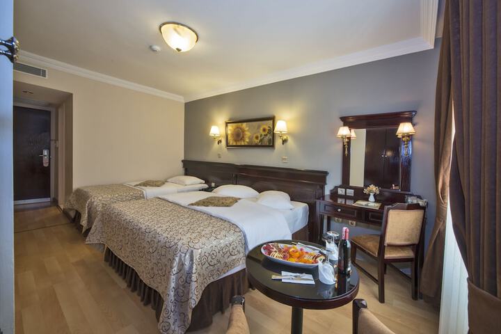 Room 5 of 52