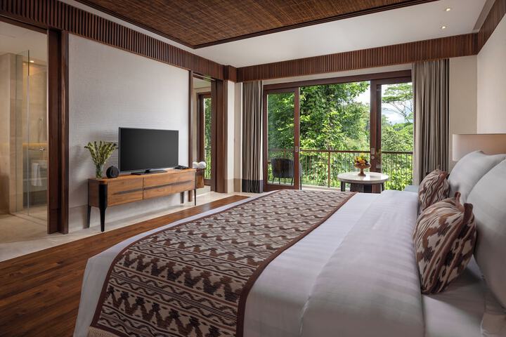 Room 10 of 80