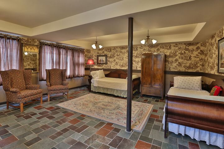 Room 8 of 88