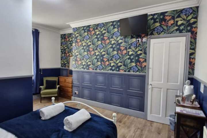 Room 104 of 263