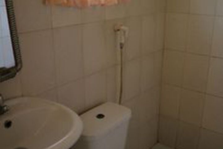 Room 8 of 48