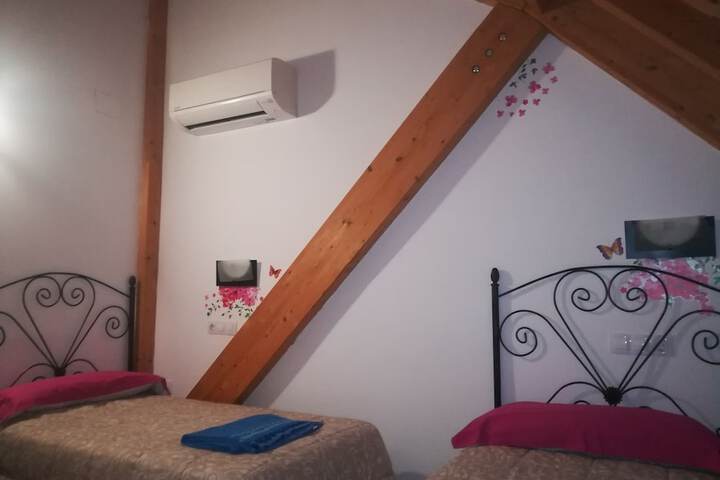 Room 10 of 40