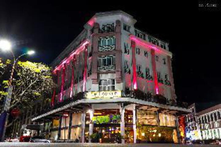 Louvre Hotel & Spa