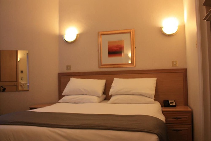 Room 12 of 25