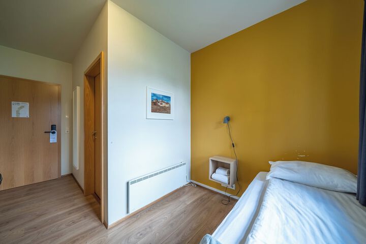 Room 6 of 74