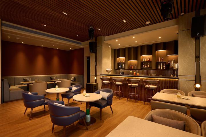 Lounge 85 of 87