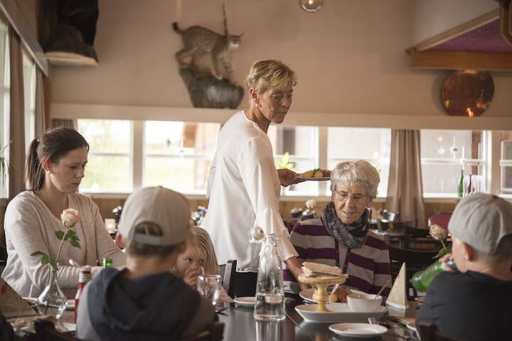 Dining 53 of 76