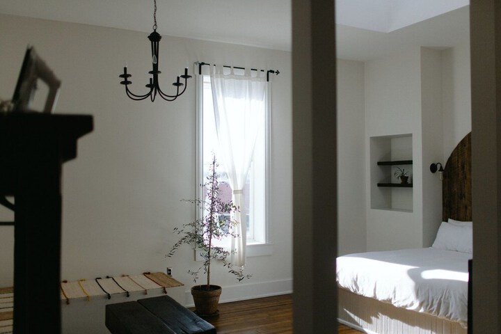 Room 5 of 92