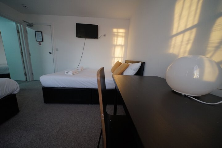 Room 3 of 33