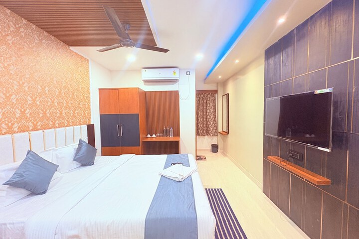 Room 18 of 28