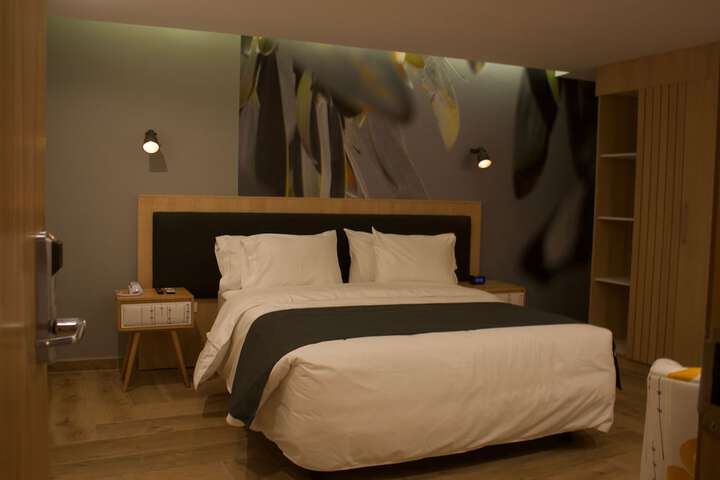 Room 10 of 64