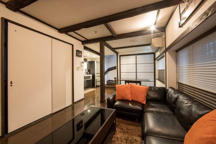 Room 6 of 35