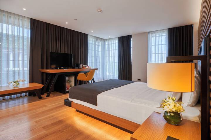 Room 44 of 94