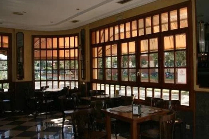 Dining 14 of 16