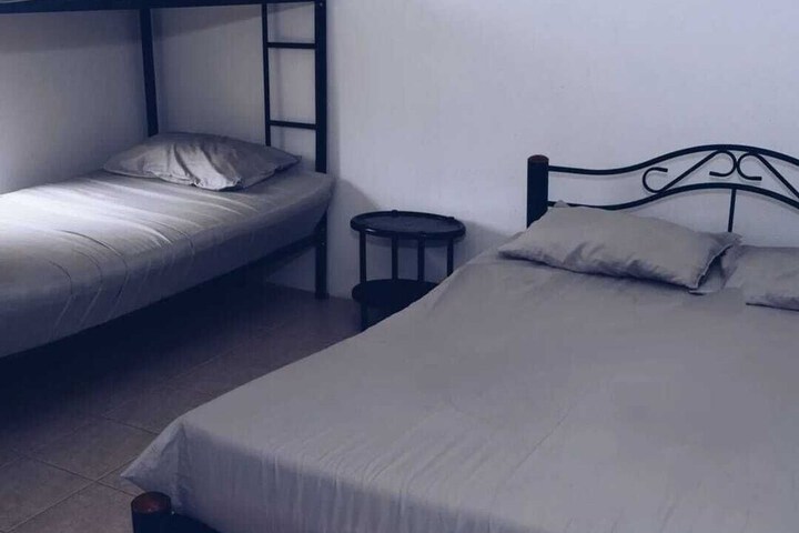 Room 10 of 27