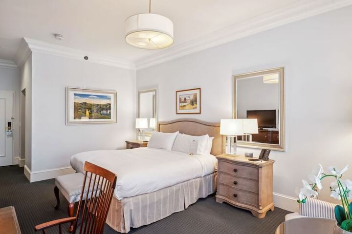 1 King Bed (5 of 8)